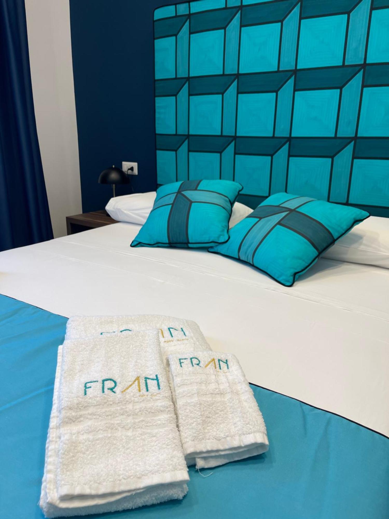 Fran City Suite Вико-Экуенсе Экстерьер фото
